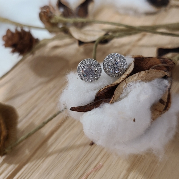 💥💥NEW💥💥STUNNING!! Round CZ Earrings in 925 Sterling Silver - Picture 7 of 13